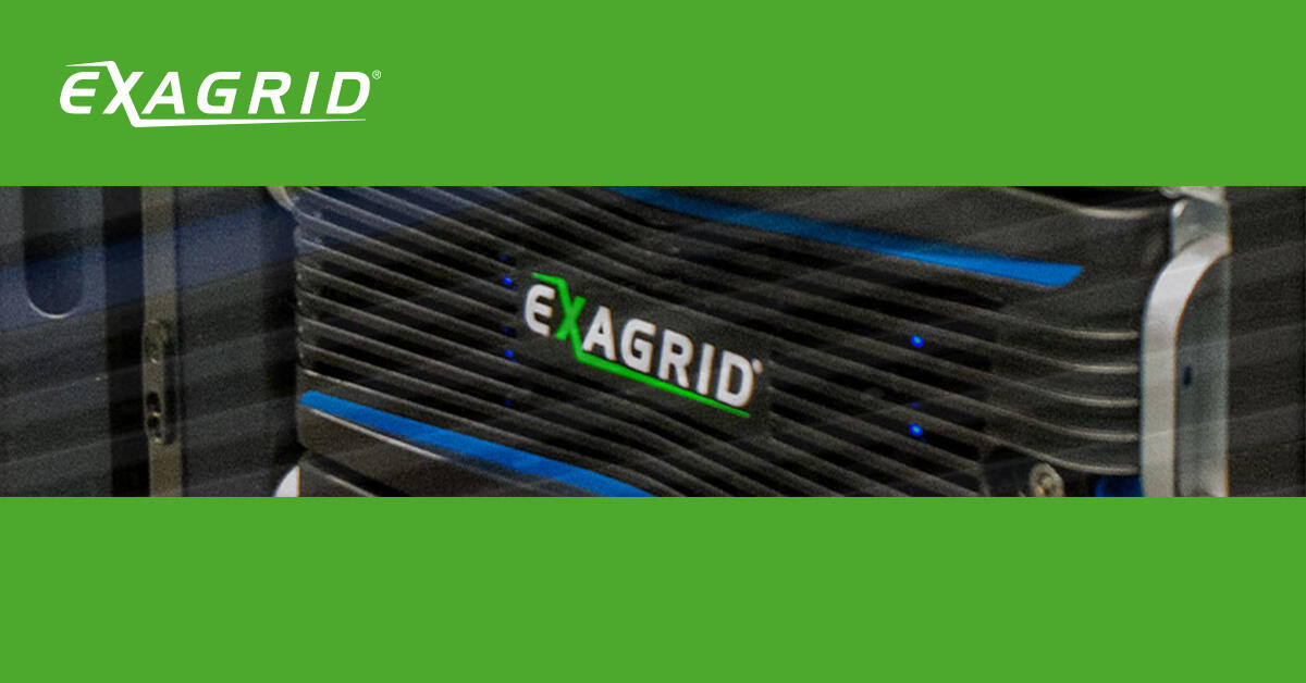 Grønn bakgrunn med bilde av ExaGrid-produkt på midten. Hvit ExaGrid-logo i toppen.